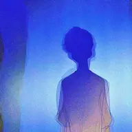韡.