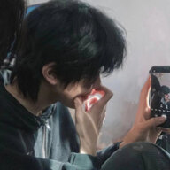 辉.
